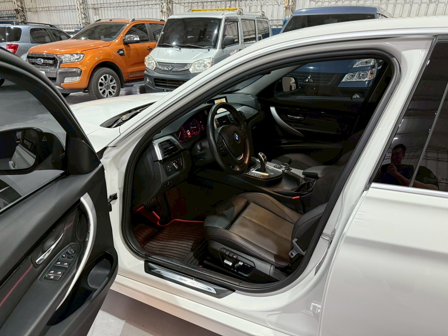 2018 BMW 320i 2.0  第8張相片