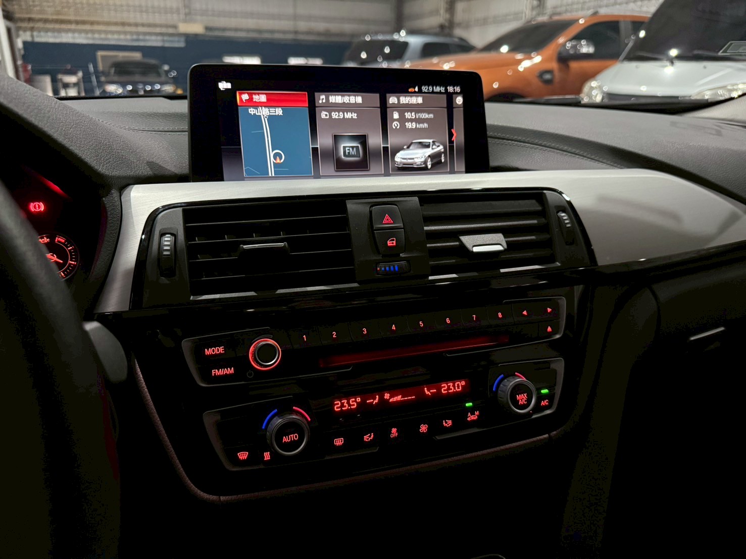 2018 BMW 320i 2.0  第13張相片