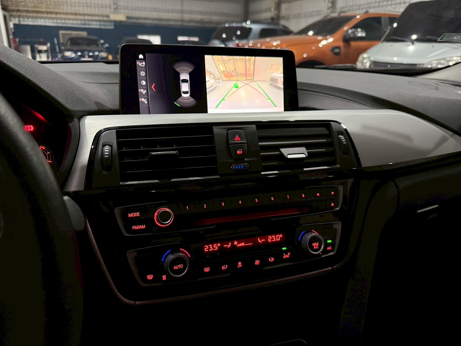 2018 BMW 320i 2.0  第14張相片