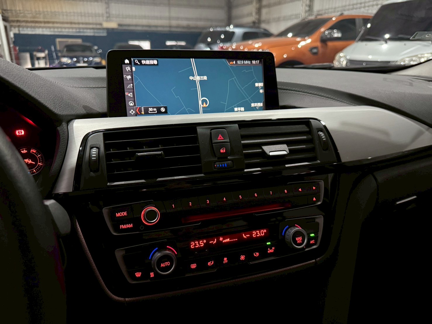 2018 BMW 320i 2.0  第15張相片