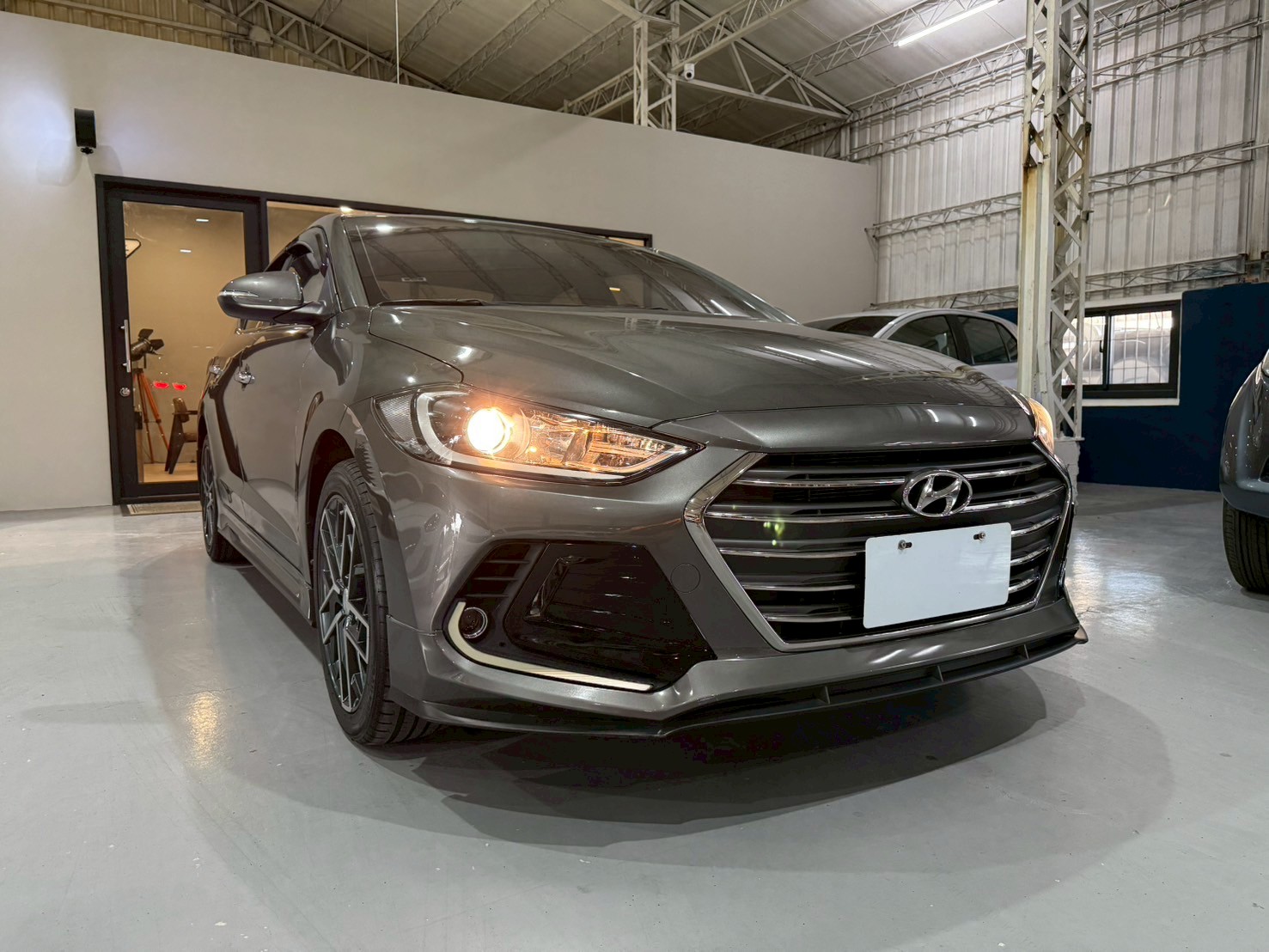 2019 Hyundai Elantra 2.0旗艦版  第2張相片