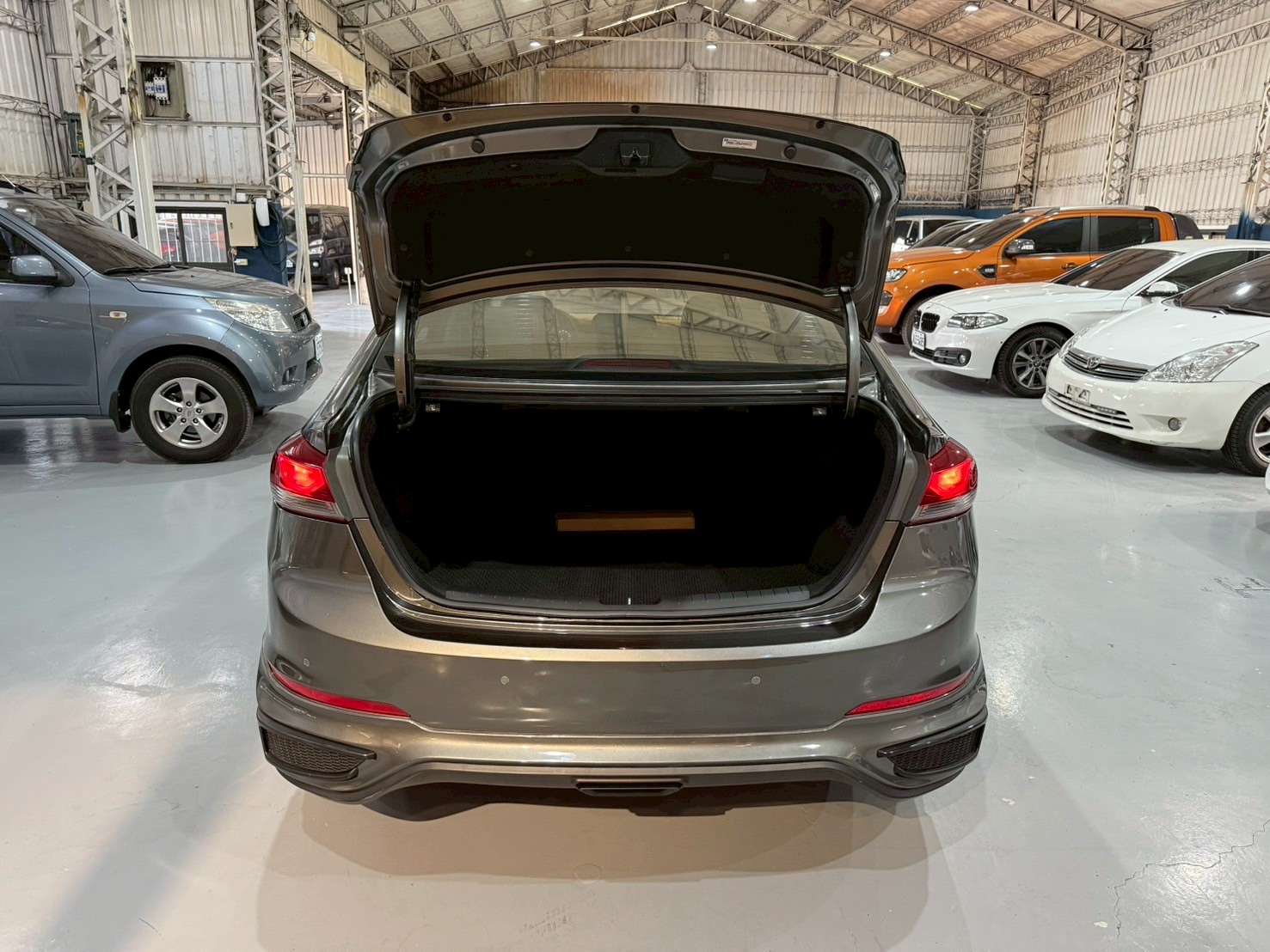 2019 Hyundai Elantra 2.0旗艦版  第7張相片