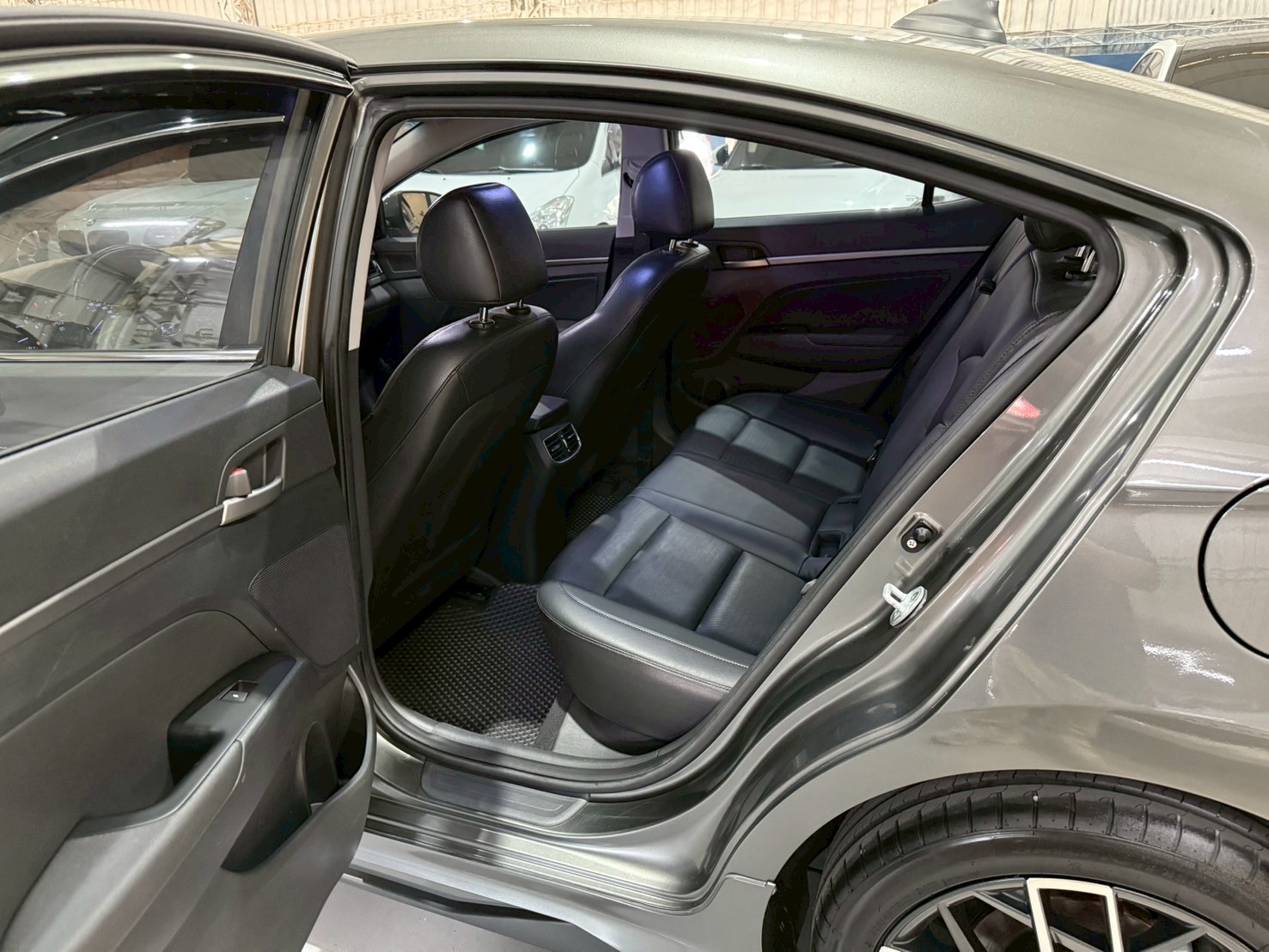 2019 Hyundai Elantra 2.0旗艦版  第11張相片