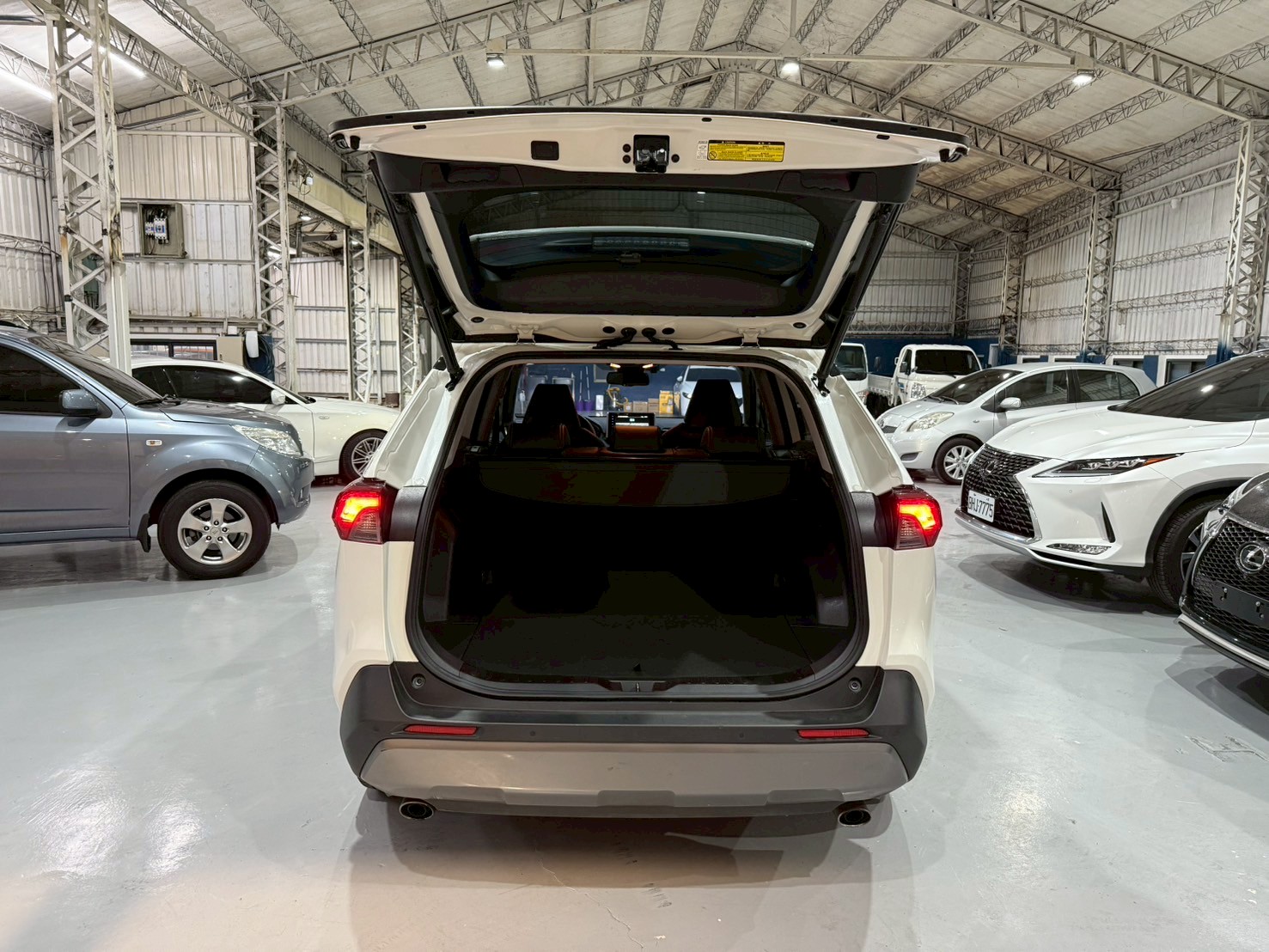 2020 TOYOTA RAV4 2.5 油電4WD  第7張相片