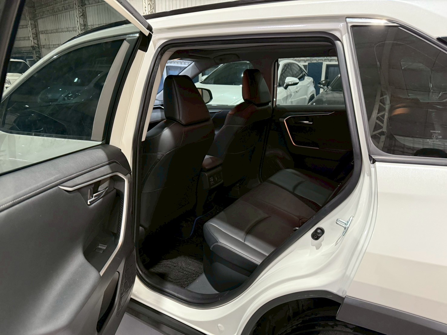 2020 TOYOTA RAV4 2.5 油電4WD  第9張相片