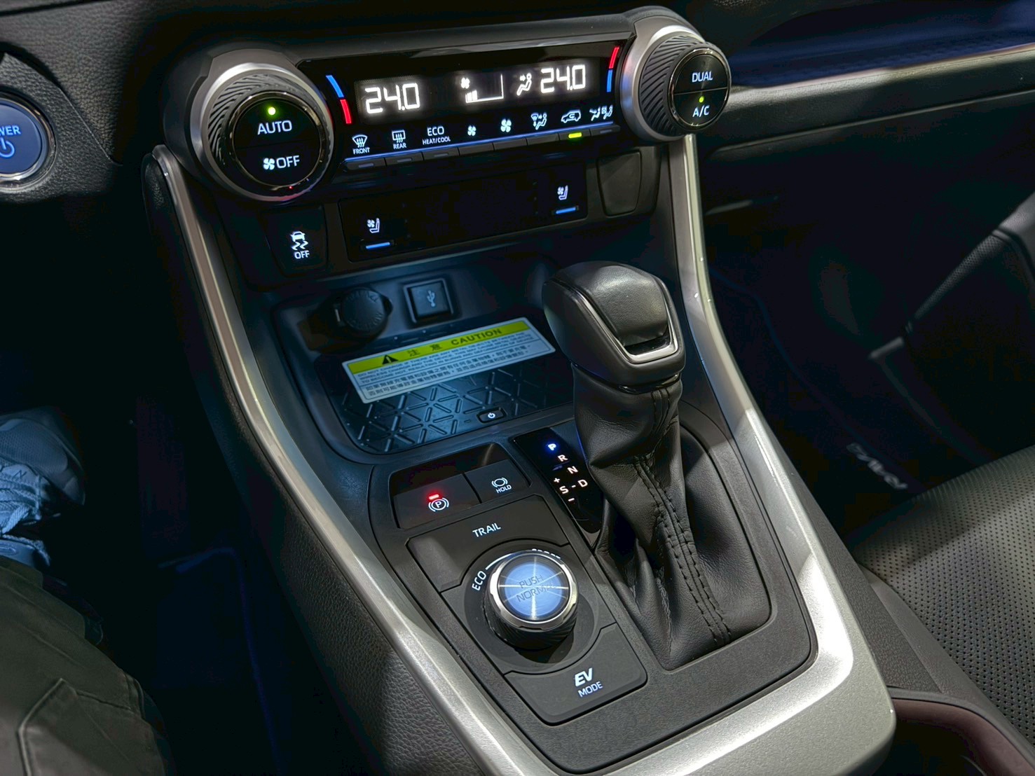 2020 TOYOTA RAV4 2.5 油電4WD  第15張相片