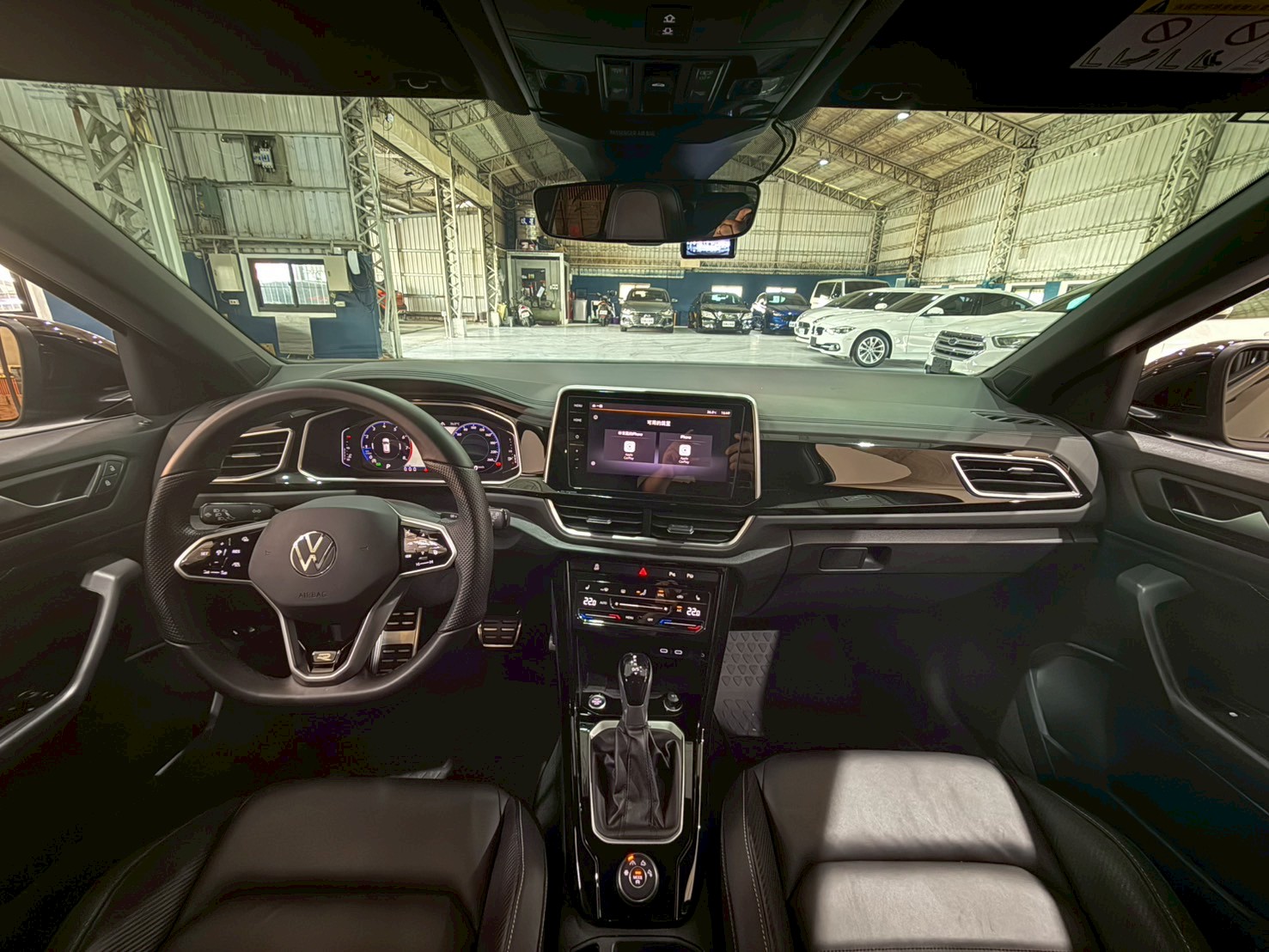 2022 VW T-ROC 330 2.0  第10張相片