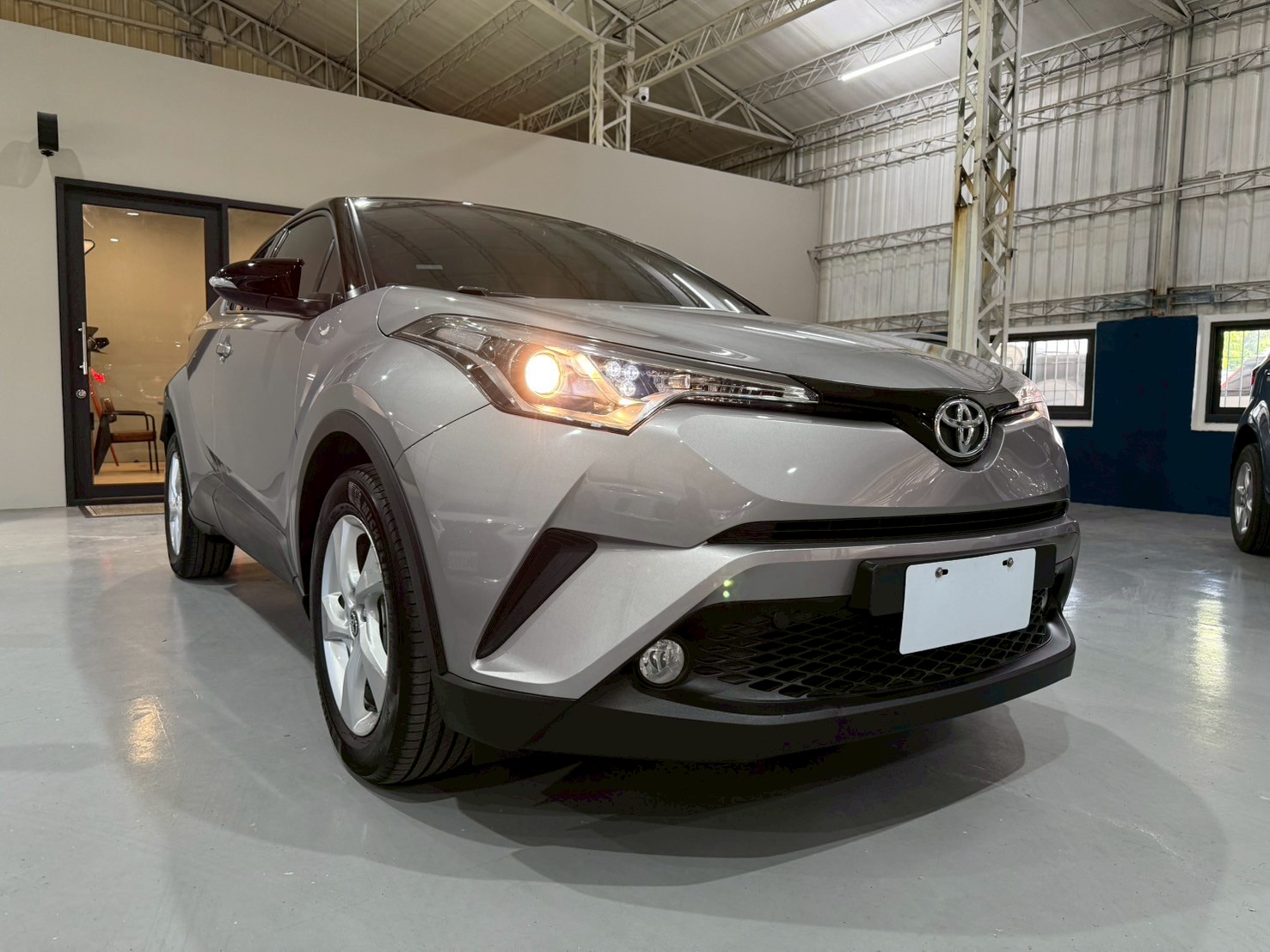 2017 TOYOTA CHR 1.2 豪華版  第2張相片