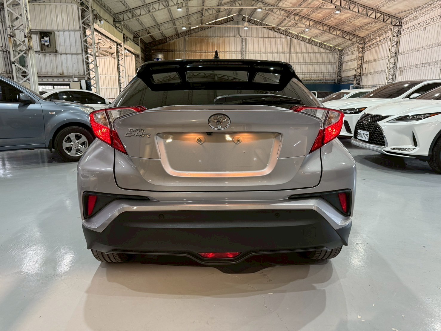 2017 TOYOTA CHR 1.2 豪華版  第5張相片