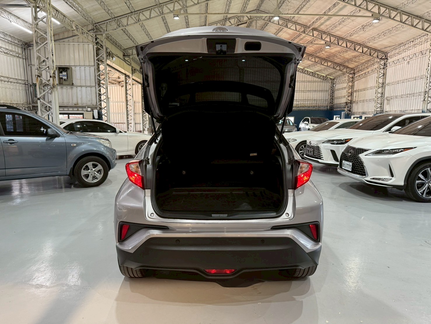 2017 TOYOTA CHR 1.2 豪華版  第7張相片