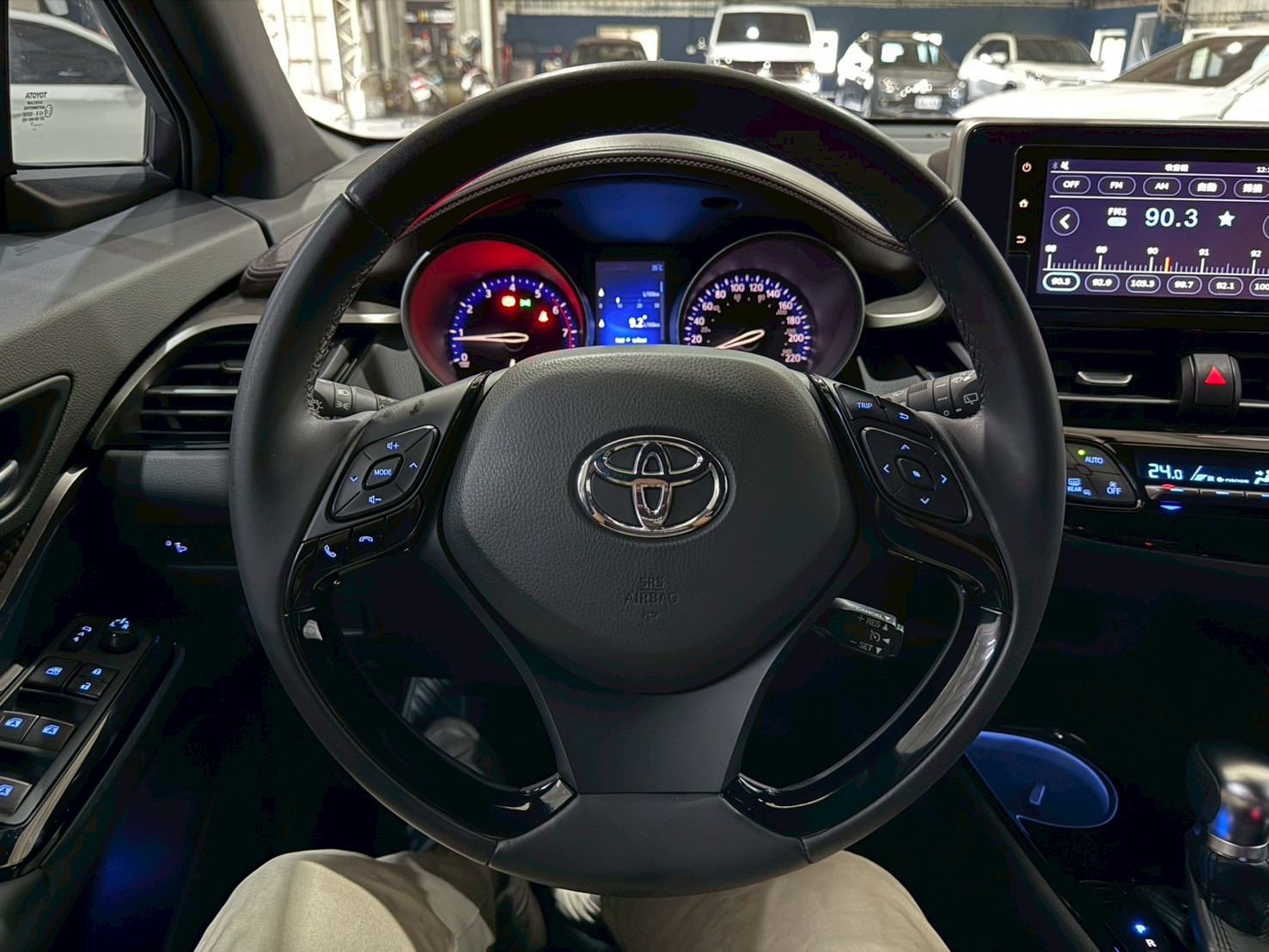 2017 TOYOTA CHR 1.2 豪華版  第11張相片