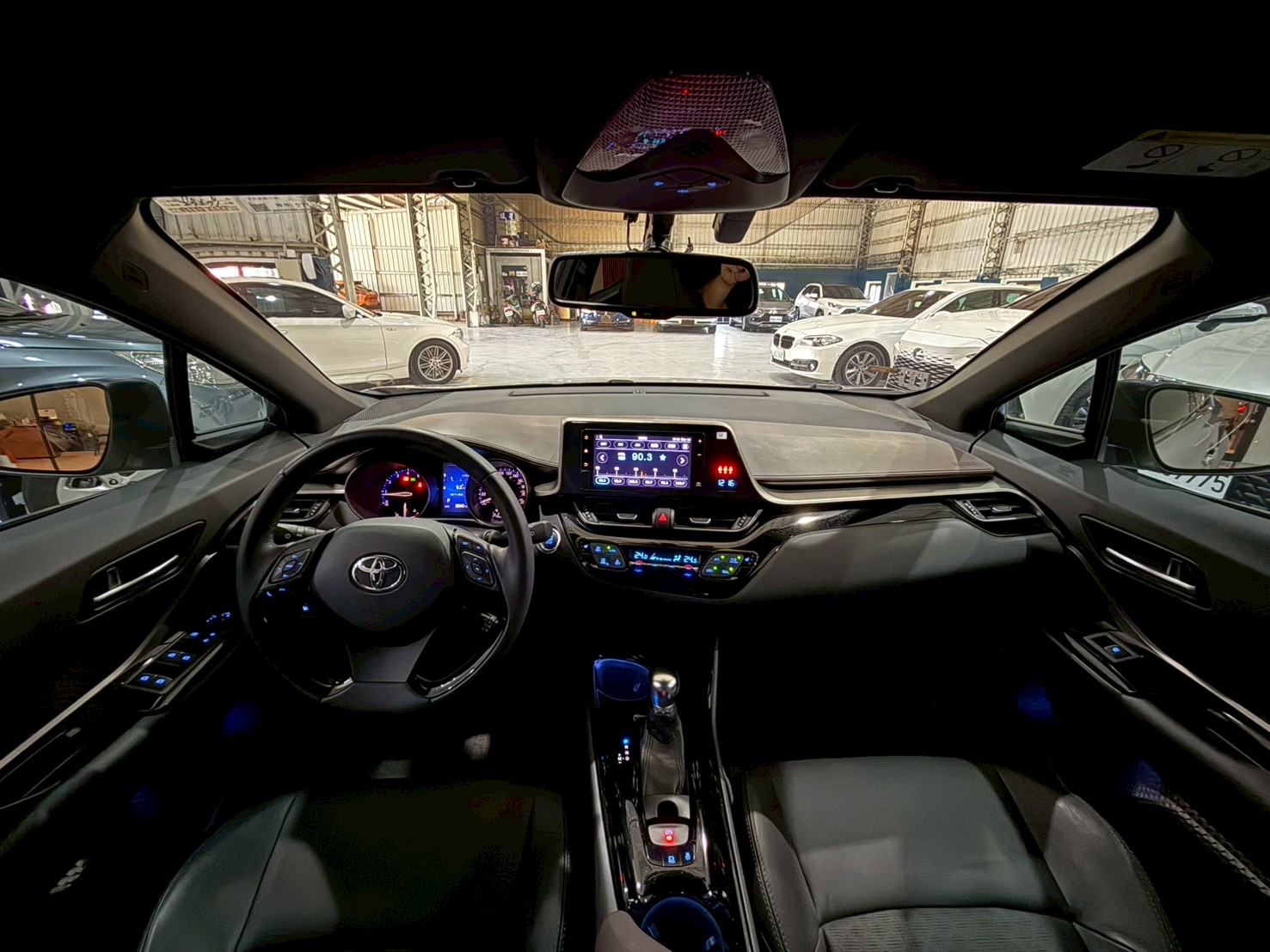 2017 TOYOTA CHR 1.2 豪華版  第12張相片