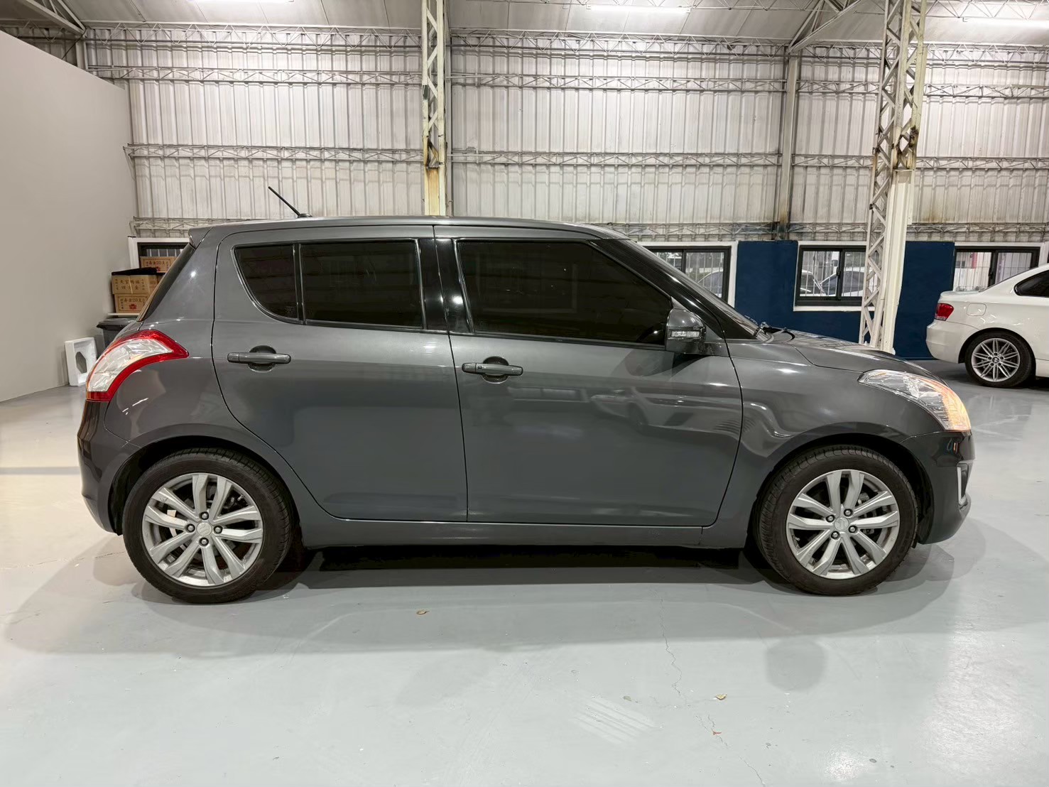 2016 SUZUKI SWIFT GLX 1.2  第3張相片