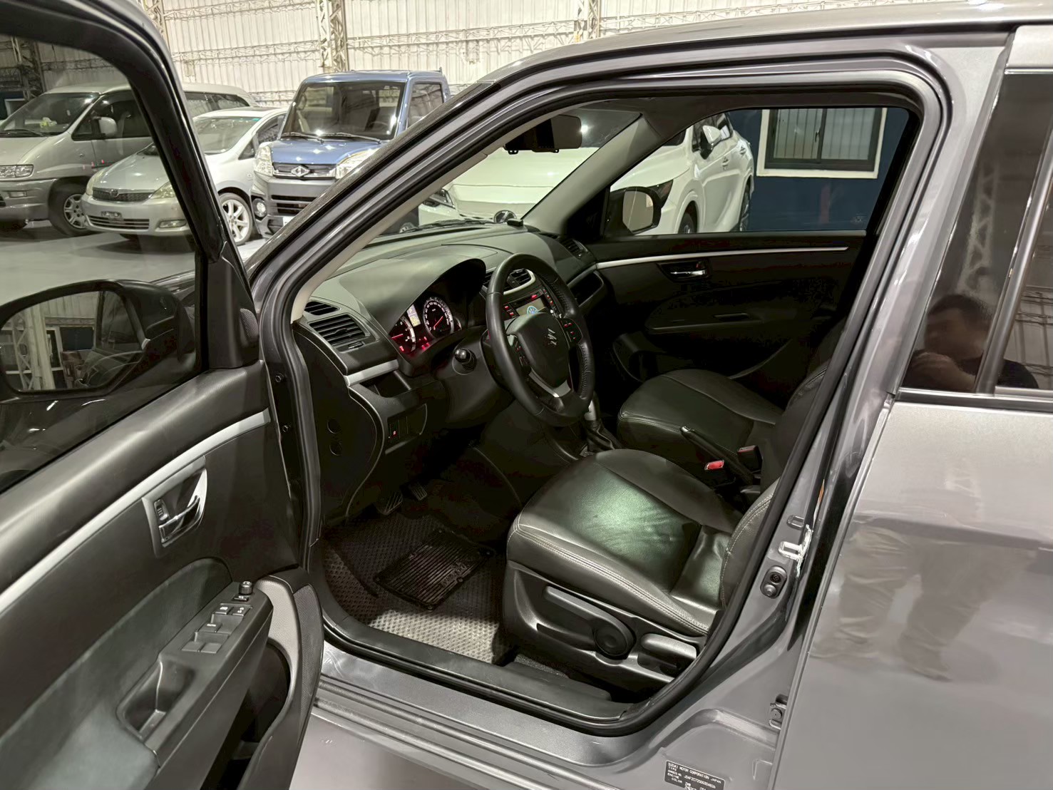 2016 SUZUKI SWIFT GLX 1.2  第9張相片