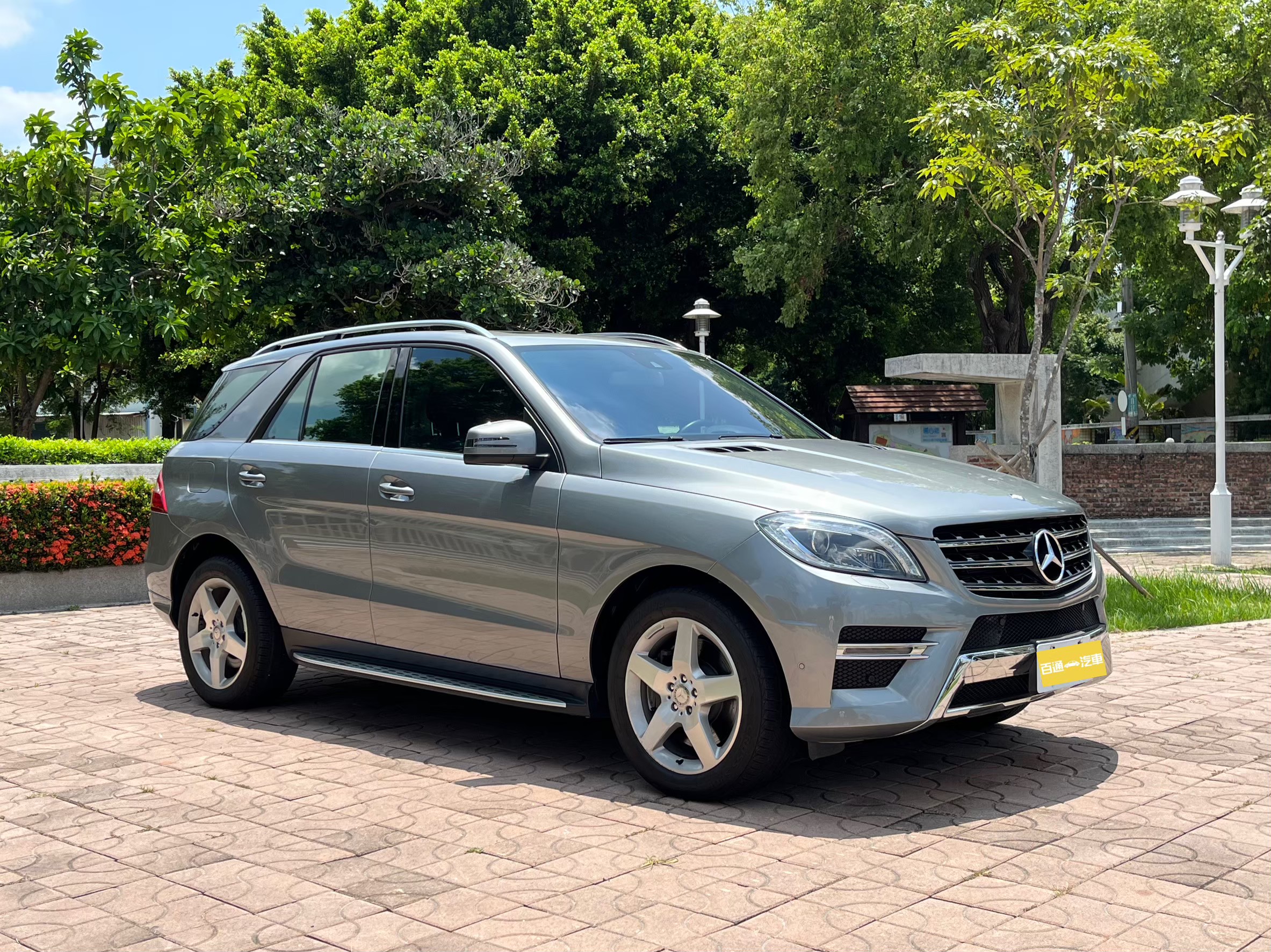 2015 M-Benz ML400 3.0  第2張相片