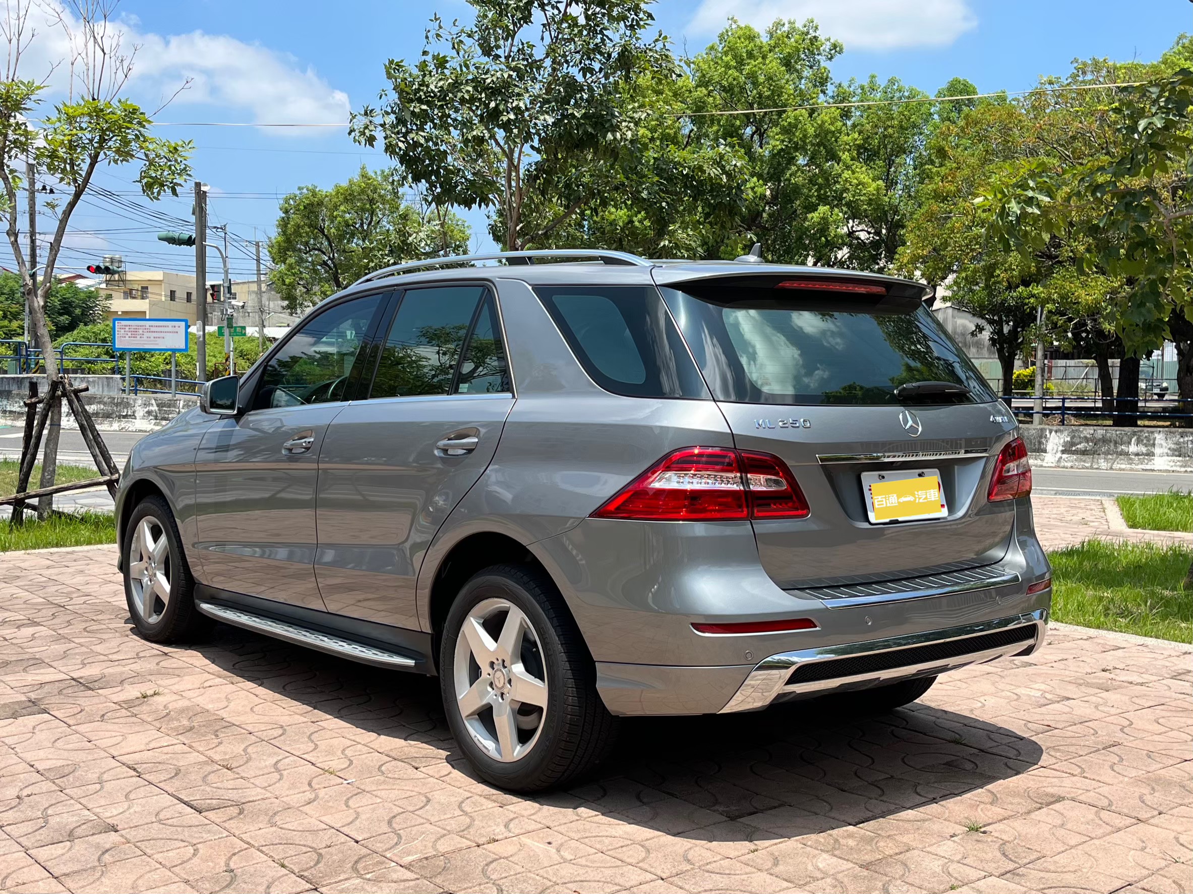2015 M-Benz ML400 3.0  第4張相片