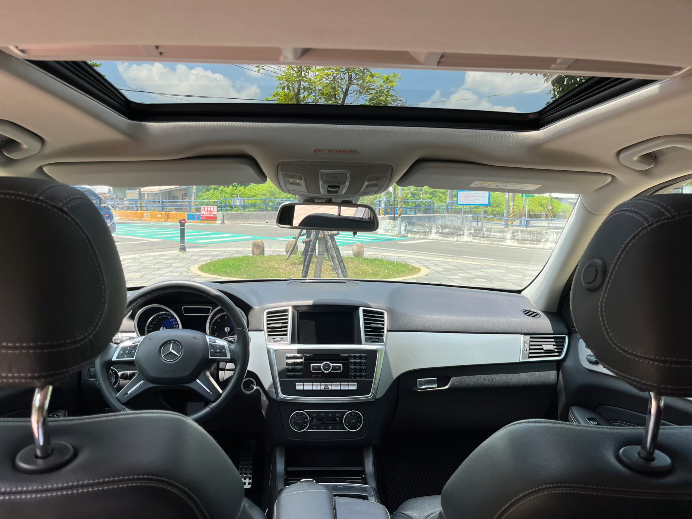 2015 M-Benz ML400 3.0  第5張相片