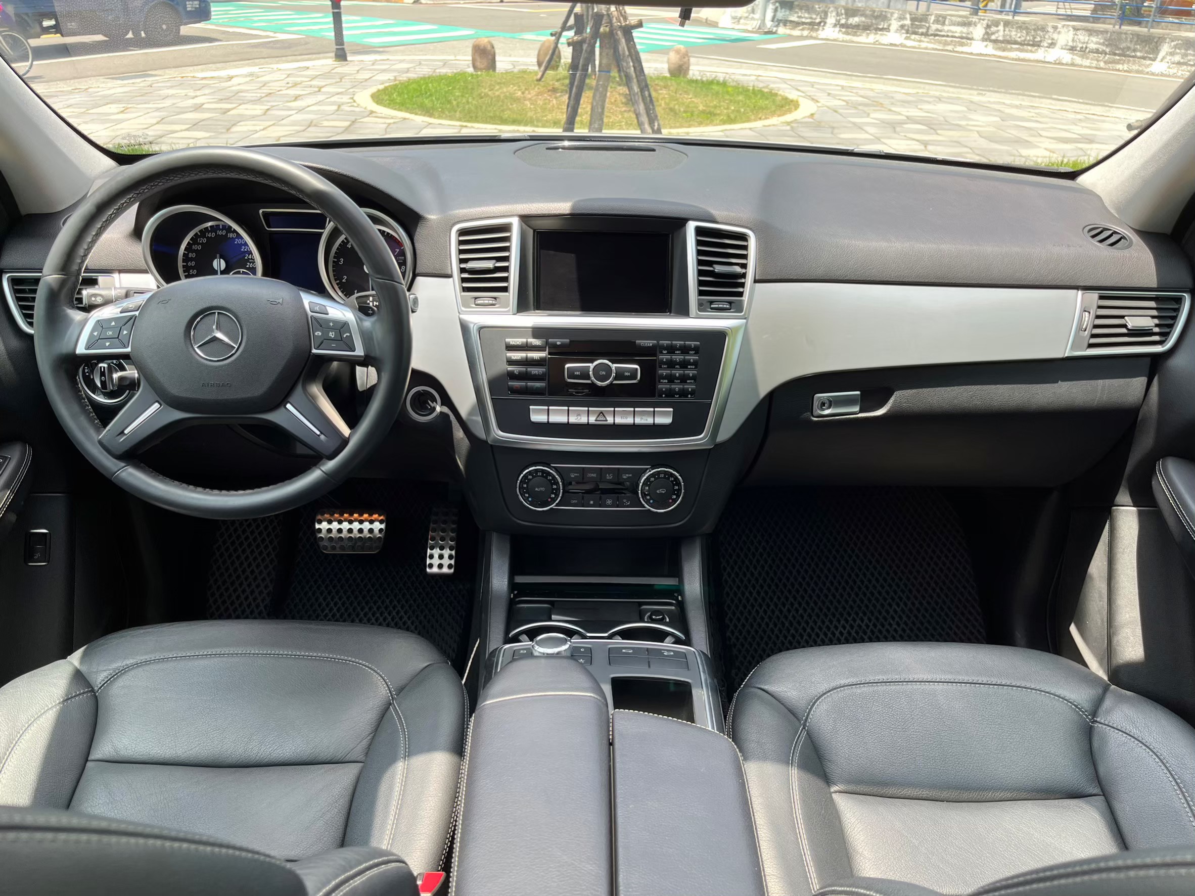 2015 M-Benz ML400 3.0  第10張相片