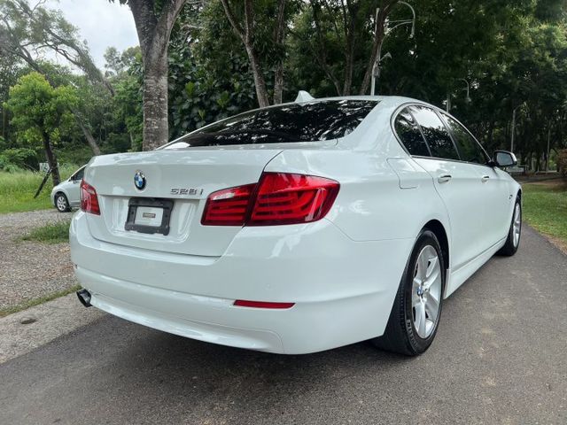大降價!!BMW 528i/多功能方向盤/定速系統/皮椅/倒車影像系統/電動座椅  第4張相片