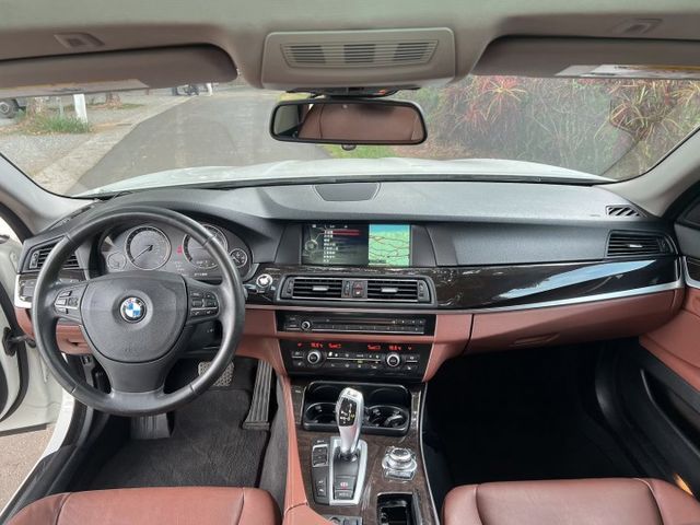 大降價!!BMW 528i/多功能方向盤/定速系統/皮椅/倒車影像系統/電動座椅  第6張相片