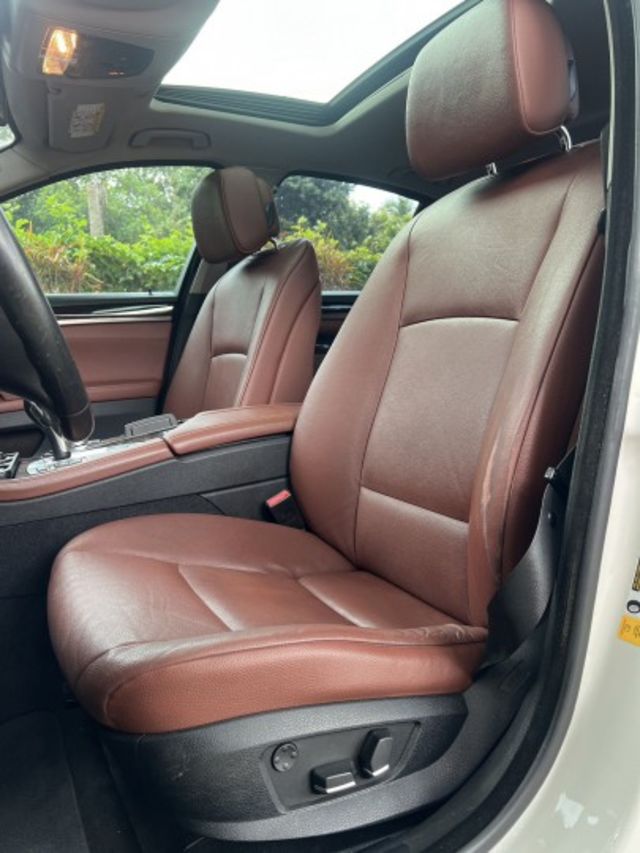 大降價!!BMW 528i/多功能方向盤/定速系統/皮椅/倒車影像系統/電動座椅  第7張相片