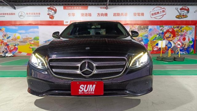 BENZ E220d/柴油/液晶螢幕/多功能方向盤/後座出風口 /倒車顯影  第3張相片