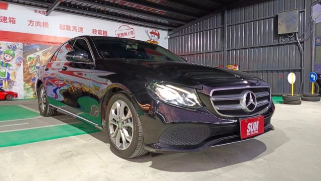 BENZ E220d/柴油/液晶螢幕/多功能方向盤/後座出風口 /倒車顯影  第4張相片
