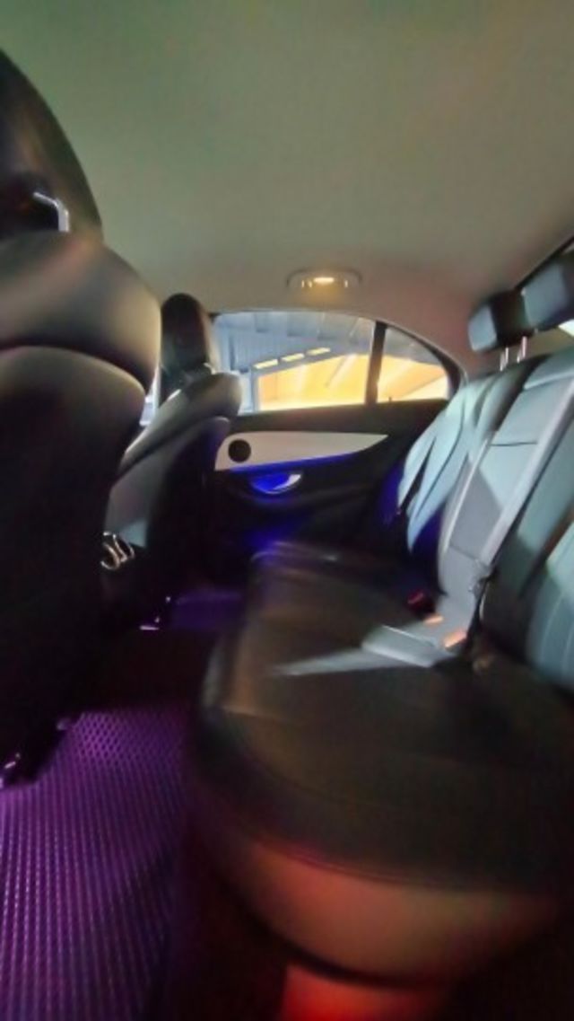 BENZ E220d/柴油/液晶螢幕/多功能方向盤/後座出風口 /倒車顯影  第17張相片