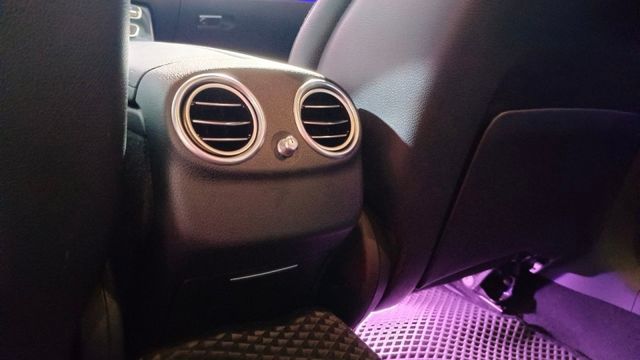 BENZ E220d/柴油/液晶螢幕/多功能方向盤/後座出風口 /倒車顯影  第18張相片