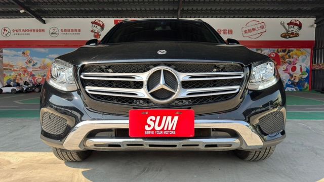 優惠價來囉!!BENZ GLC300/I-KEY/全景天窗/倒車顯影/雙前電動座椅/電尾門/定速  第3張相片