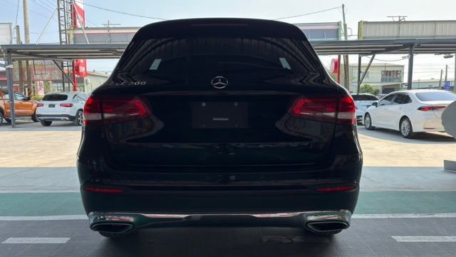 優惠價來囉!!BENZ GLC300/I-KEY/全景天窗/倒車顯影/雙前電動座椅/電尾門/定速  第6張相片