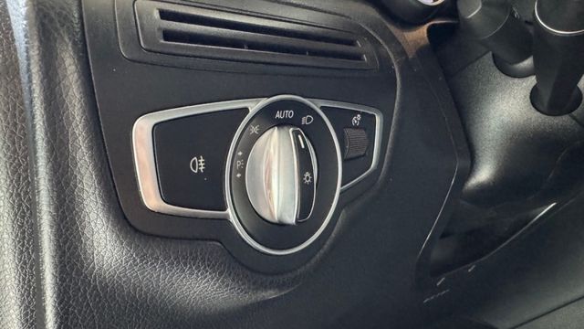 優惠價來囉!!BENZ GLC300/I-KEY/全景天窗/倒車顯影/雙前電動座椅/電尾門/定速  第15張相片
