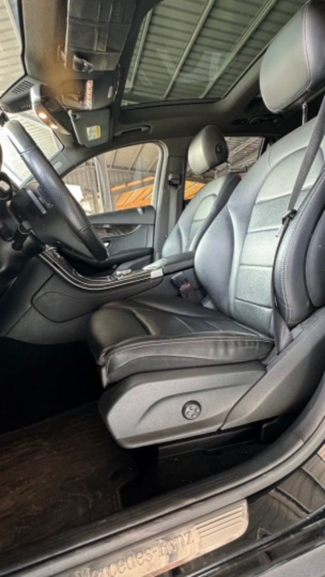 優惠價來囉!!BENZ GLC300/I-KEY/全景天窗/倒車顯影/雙前電動座椅/電尾門/定速  第16張相片