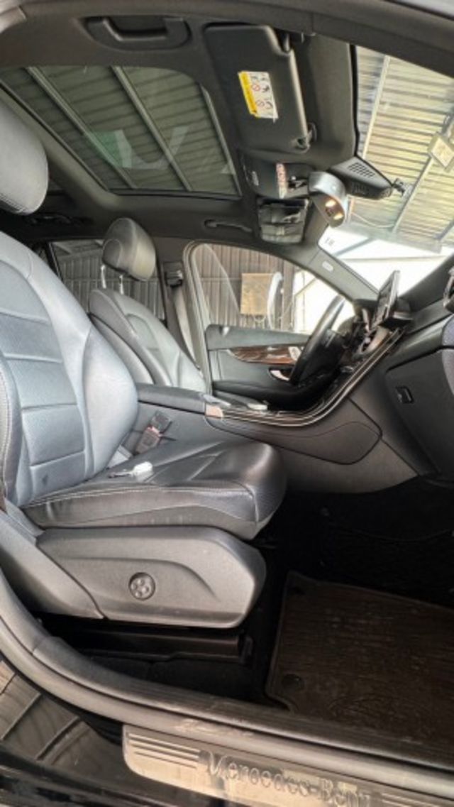 優惠價來囉!!BENZ GLC300/I-KEY/全景天窗/倒車顯影/雙前電動座椅/電尾門/定速  第17張相片
