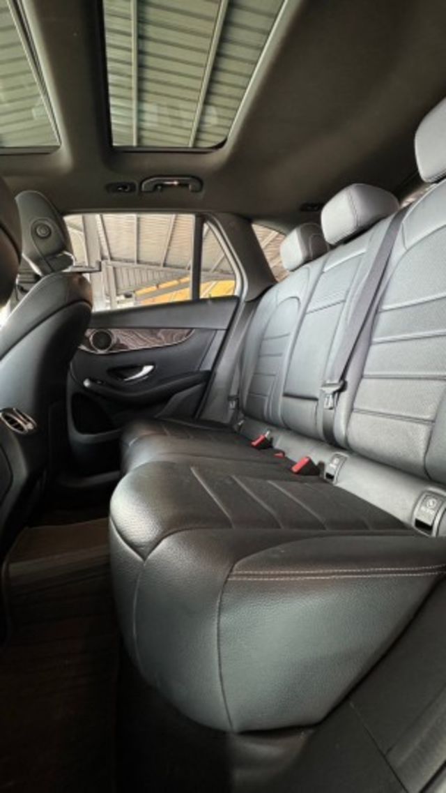 優惠價來囉!!BENZ GLC300/I-KEY/全景天窗/倒車顯影/雙前電動座椅/電尾門/定速  第18張相片