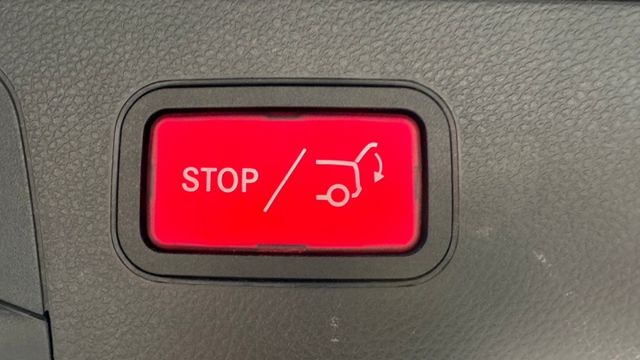 優惠價來囉!!BENZ GLC300/I-KEY/全景天窗/倒車顯影/雙前電動座椅/電尾門/定速  第19張相片