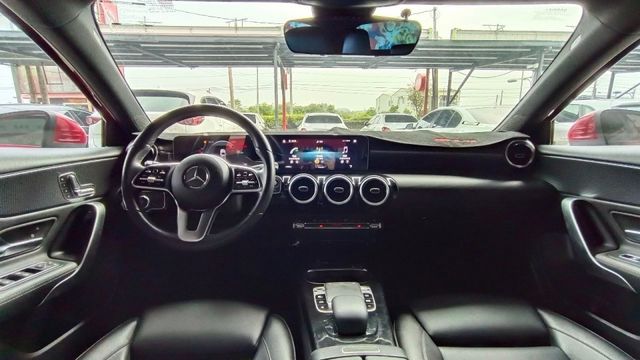 降價!!BENZ A200/I-KEY/倒車顯影/定速/記憶電動座椅/多功能方向盤  第10張相片