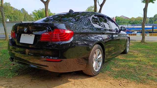 降價!!BMW 528i/I-KEY/定速/循跡防滑/倒車顯影/雙區恆溫空調/記憶電動座椅/抬頭顯示器/駕駛模式/天窗  第5張相片