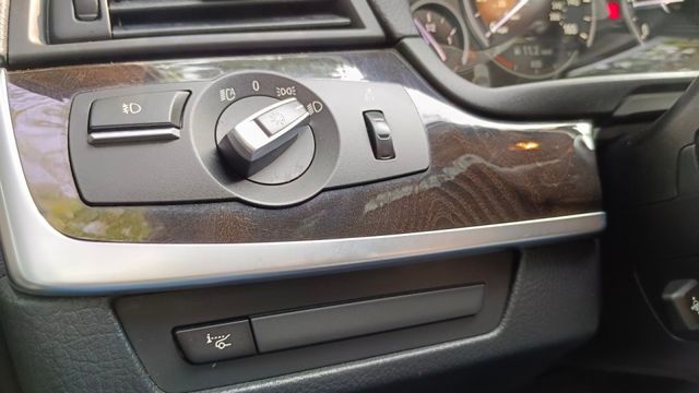降價!!BMW 528i/I-KEY/定速/循跡防滑/倒車顯影/雙區恆溫空調/記憶電動座椅/抬頭顯示器/駕駛模式/天窗  第14張相片