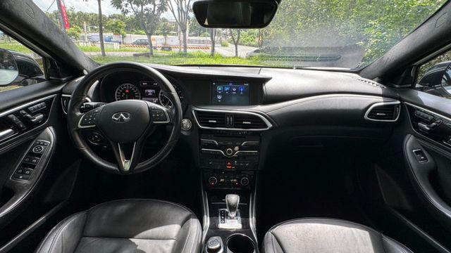 INFINITI QX30/I-KEY/360度環景/BOSE電尾門/雙前記憶電動座椅/全景天窗/定速/後座出風口/摸門  第10張相片