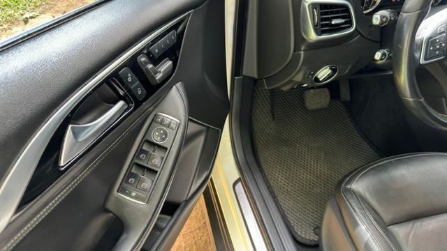 INFINITI QX30/I-KEY/360度環景/BOSE電尾門/雙前記憶電動座椅/全景天窗/定速/後座出風口/摸門  第14張相片