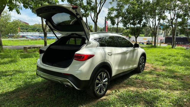INFINITI QX30/I-KEY/360度環景/BOSE電尾門/雙前記憶電動座椅/全景天窗/定速/後座出風口/摸門  第20張相片