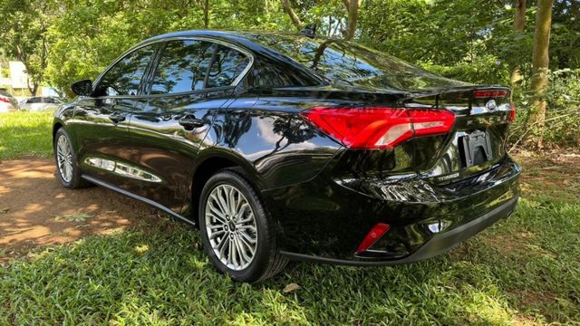 FORD FOCUS/I-KEY/跟車系統/電動座椅/循跡防滑/盲點偵測/抬頭顯示器/雙區恆溫空調/怠速熄火  第7張相片