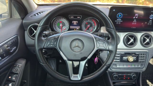 BENZ CLA200/CDI 4MATIC/倒車顯影/電尾門/怠速熄火/全景天窗/記憶電動座椅/恆溫空調/定速  第10張相片