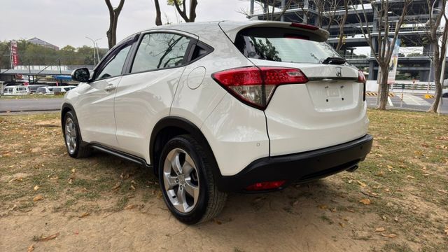 HONDA HRV/I-KEY/循跡防滑/胎壓偵測/定速/換檔撥片/電動後視鏡/恆溫空調/摸門  第7張相片