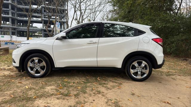 HONDA HRV/I-KEY/循跡防滑/胎壓偵測/定速/換檔撥片/電動後視鏡/恆溫空調/摸門  第8張相片
