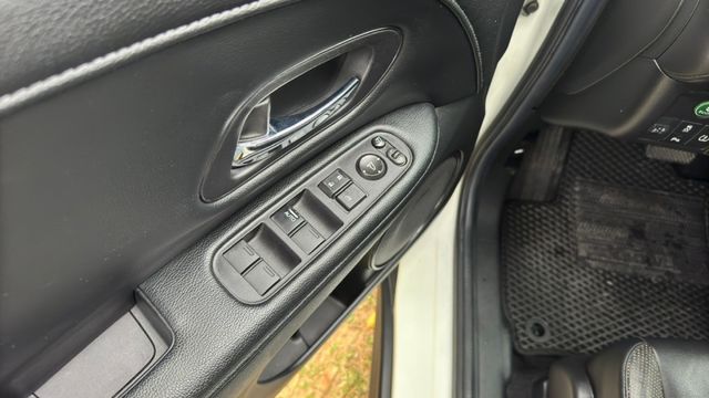 HONDA HRV/I-KEY/循跡防滑/胎壓偵測/定速/換檔撥片/電動後視鏡/恆溫空調/摸門  第14張相片