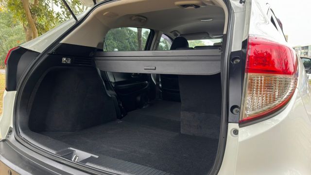 HONDA HRV/I-KEY/循跡防滑/胎壓偵測/定速/換檔撥片/電動後視鏡/恆溫空調/摸門  第17張相片