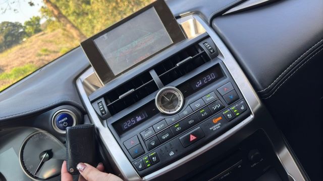 LEXUS NX300h/I-KEY/倒車顯影/駕駛記憶座椅/雙前電動/加熱/通風座椅/循跡防滑/電尾門/定速  第11張相片