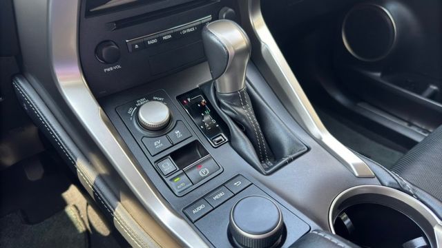 LEXUS NX300h/I-KEY/倒車顯影/駕駛記憶座椅/雙前電動/加熱/通風座椅/循跡防滑/電尾門/定速  第12張相片
